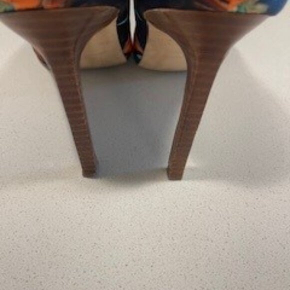 Nine West- Navy and Tropical floral stiletto- Size 9 - Picture 7 of 13